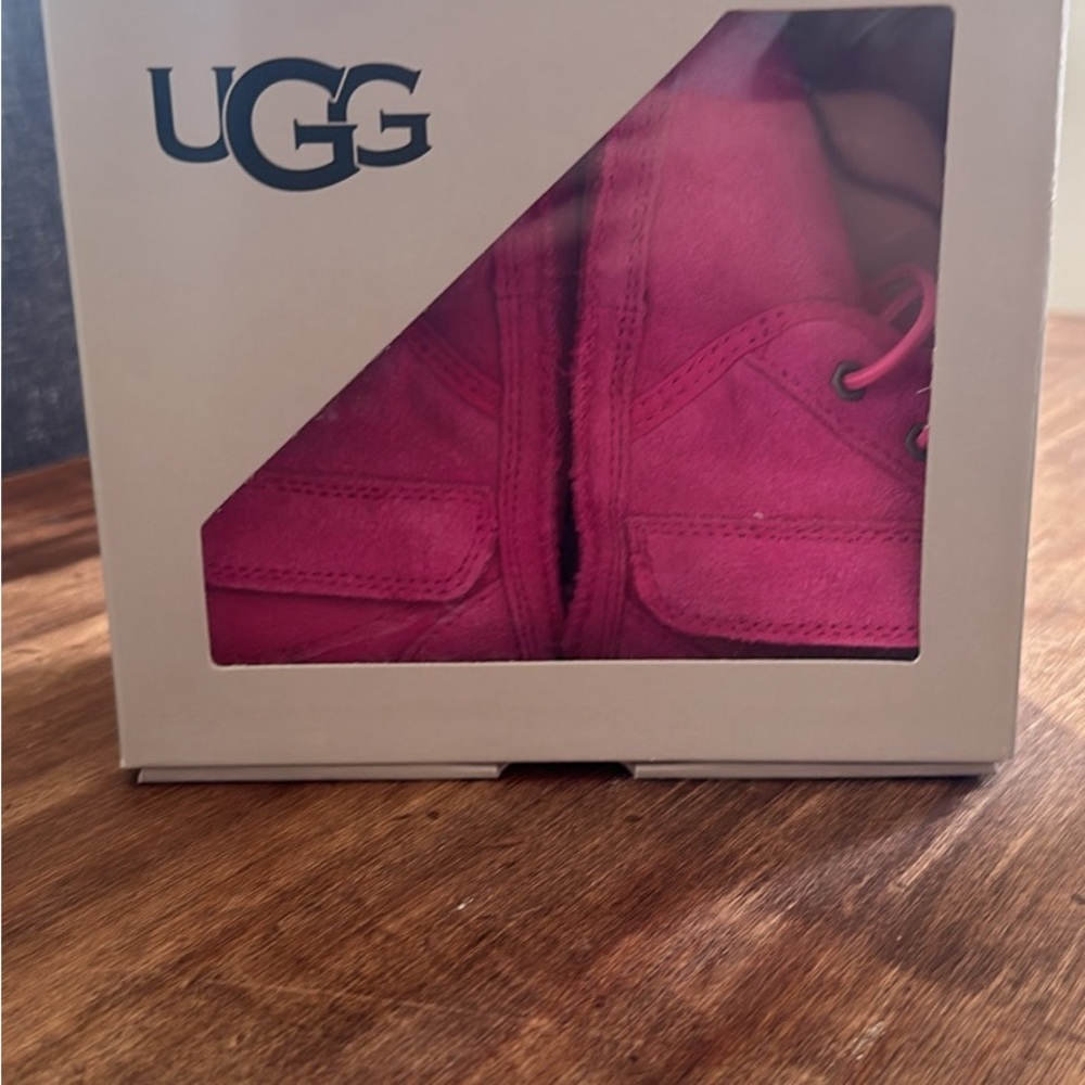 Uggs size toddler 4/5